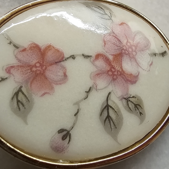 Oval Floral Pin with Gold Tone Edging, Pink Green Cream Gold Color, Pre-owned - Picture 3 of 5